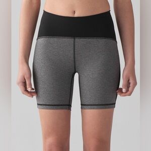 Lululemon Train Times Short 6" in Heathered Black / Black (Size:8)